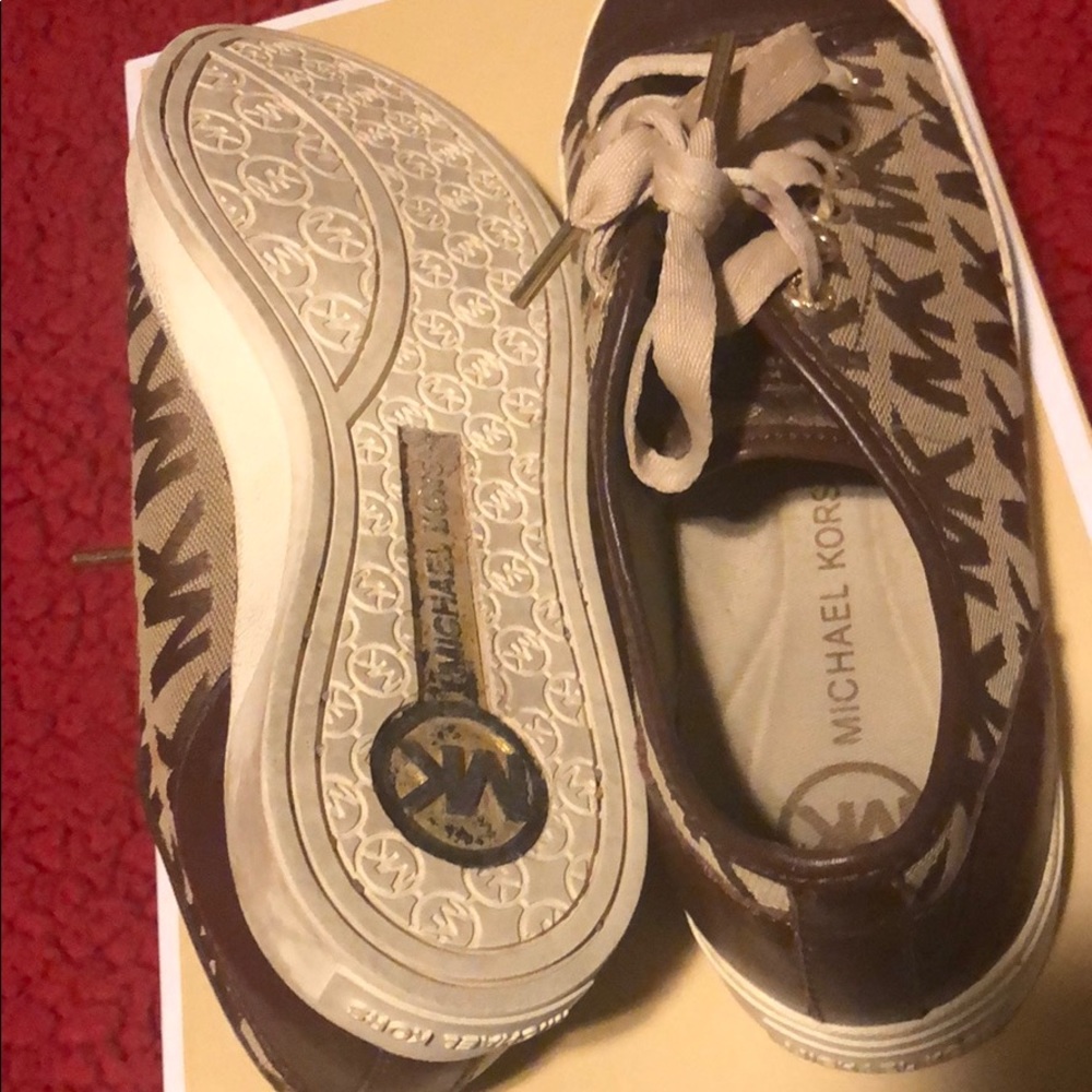 MK Shoes - Picture 2 of 6